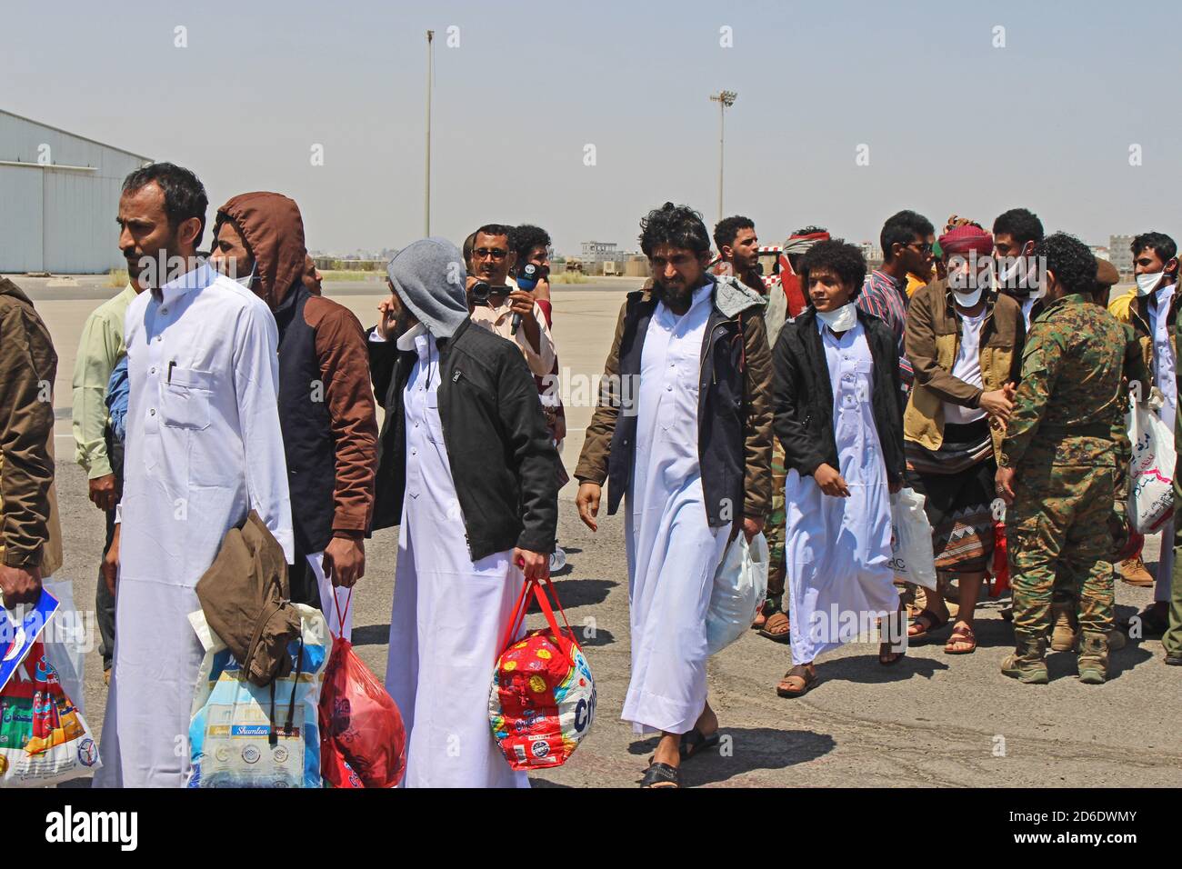 Aden, Yemen. 16th Oct, 2020. Yemeni prisoners, who were held by Houthi, arrive at an airport in the southern city of Aden, after being released on the second day of a prisoner swap between the Yemeni government and the Houthi movement. More than 1,000 people detained in relation to the conflict in Yemen are to be transported back to their region of origin or to their home countries by The International Committee of the Red Cross (ICRC) in the largest operation of its kind during the five-and-a-half-year war. Credit: Wail Shaif/dpa/Alamy Live News Stock Photo