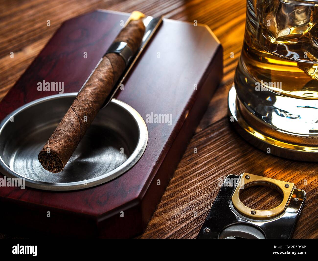 Cigar and ashtray hi-res stock photography and images - Alamy