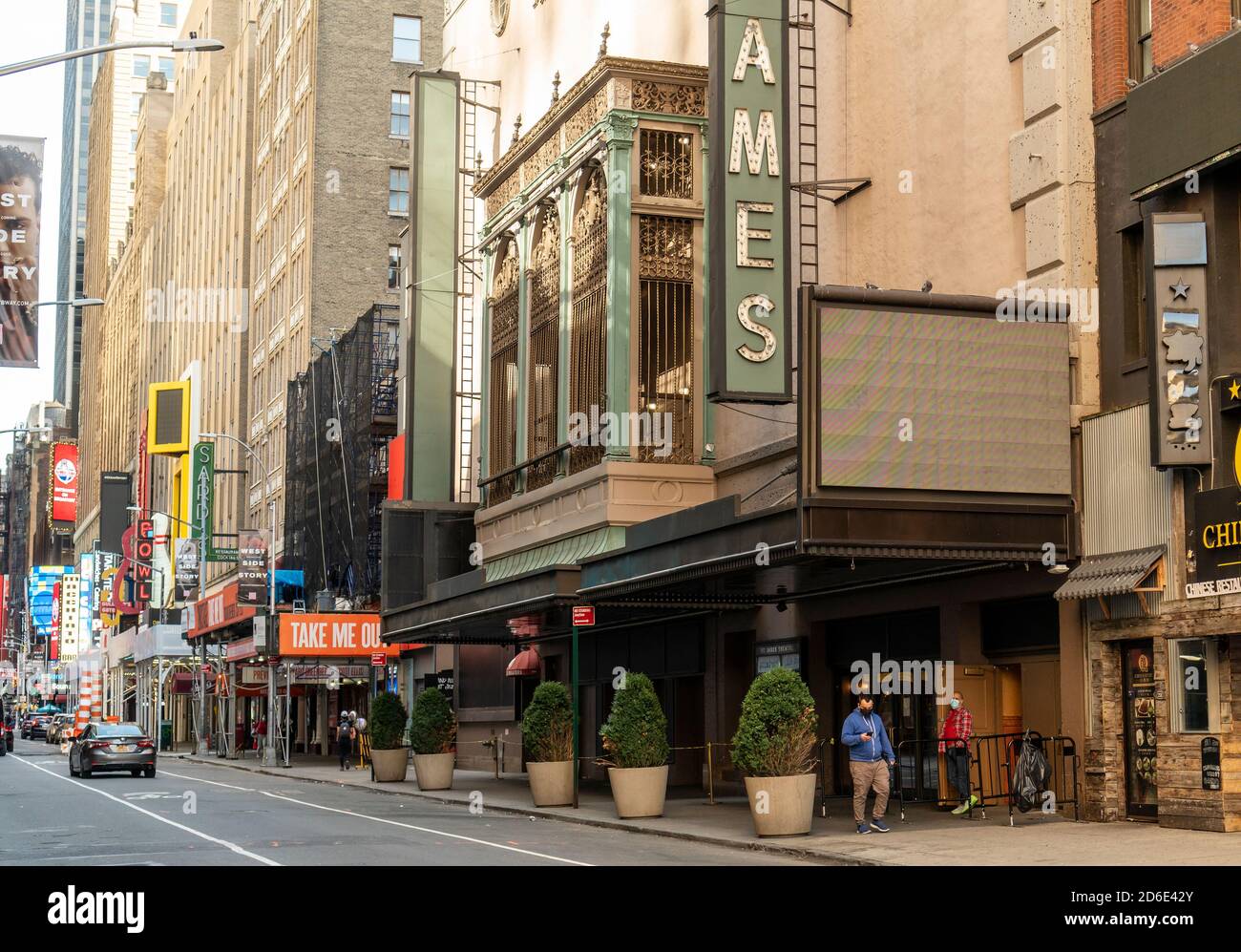 Closed Broadway theatres in New York because of the COVID-19 pandemic ...