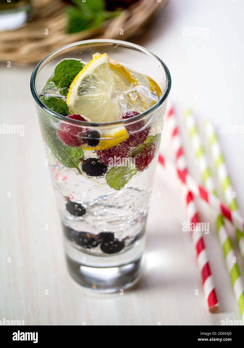 Fizzy fruit drink hi-res stock photography and images - Alamy