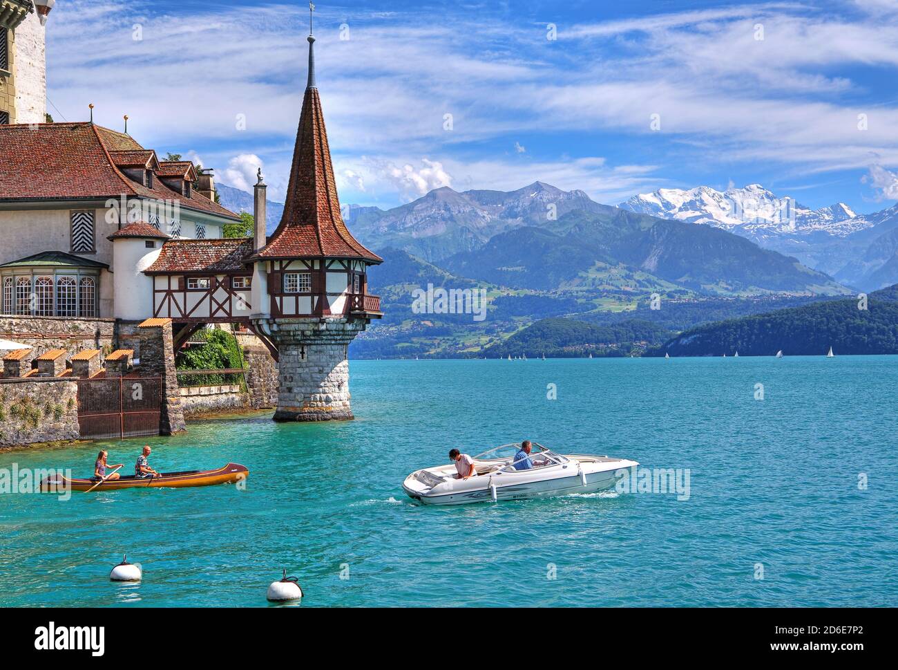 Pleasure boats on the lake at Oberhofen Castle with the Blüemlisalp mountain range,, Oberhofen, Lake Thun, Bernese Oberland, Canton of Bern, Switzerland Stock Photo