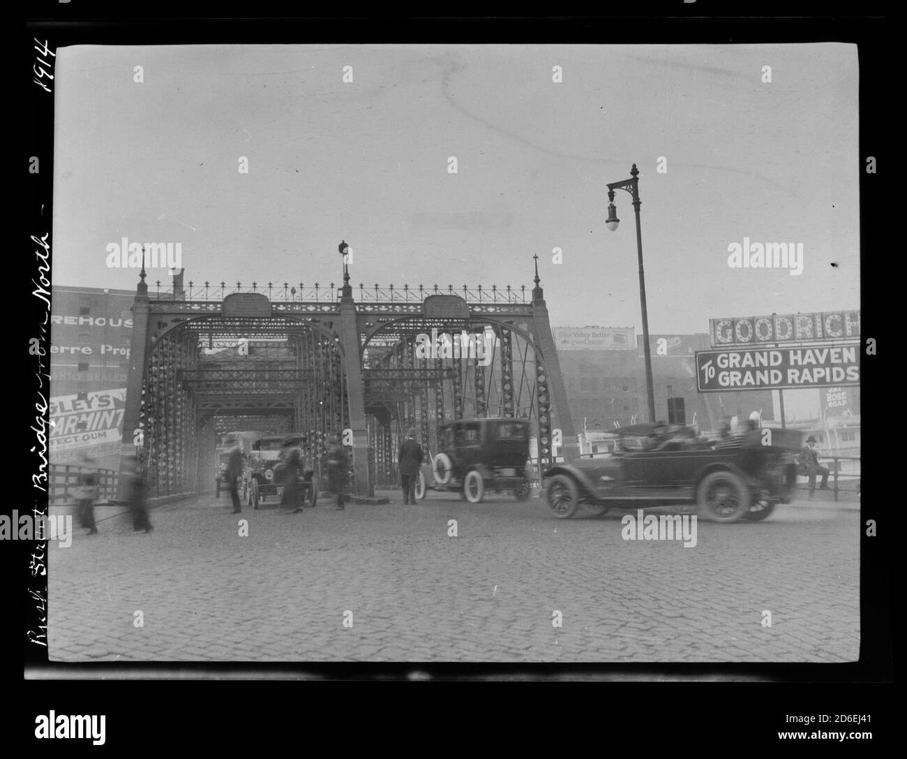 View of the Rush Street Bridge from the north, Chicago, Illinois, 1914. Stock Photo