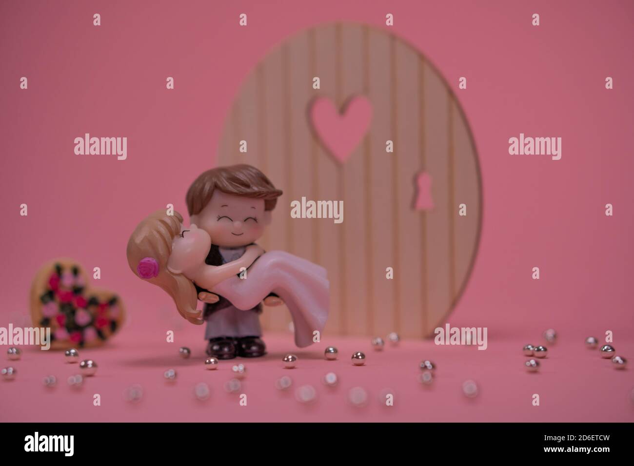 Bride and groom cake topper Stock Photo - Alamy