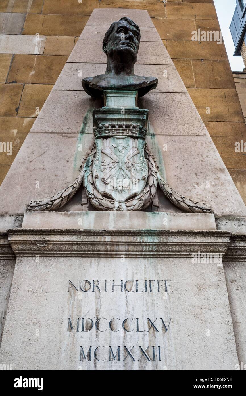 Memorial Bust to Lord Northcliffe at St Dunstans in the West Church, Fleet Street, London, inscription Northcliffe MDCCCLXV - MCMXXII Designed Lutyens Stock Photo