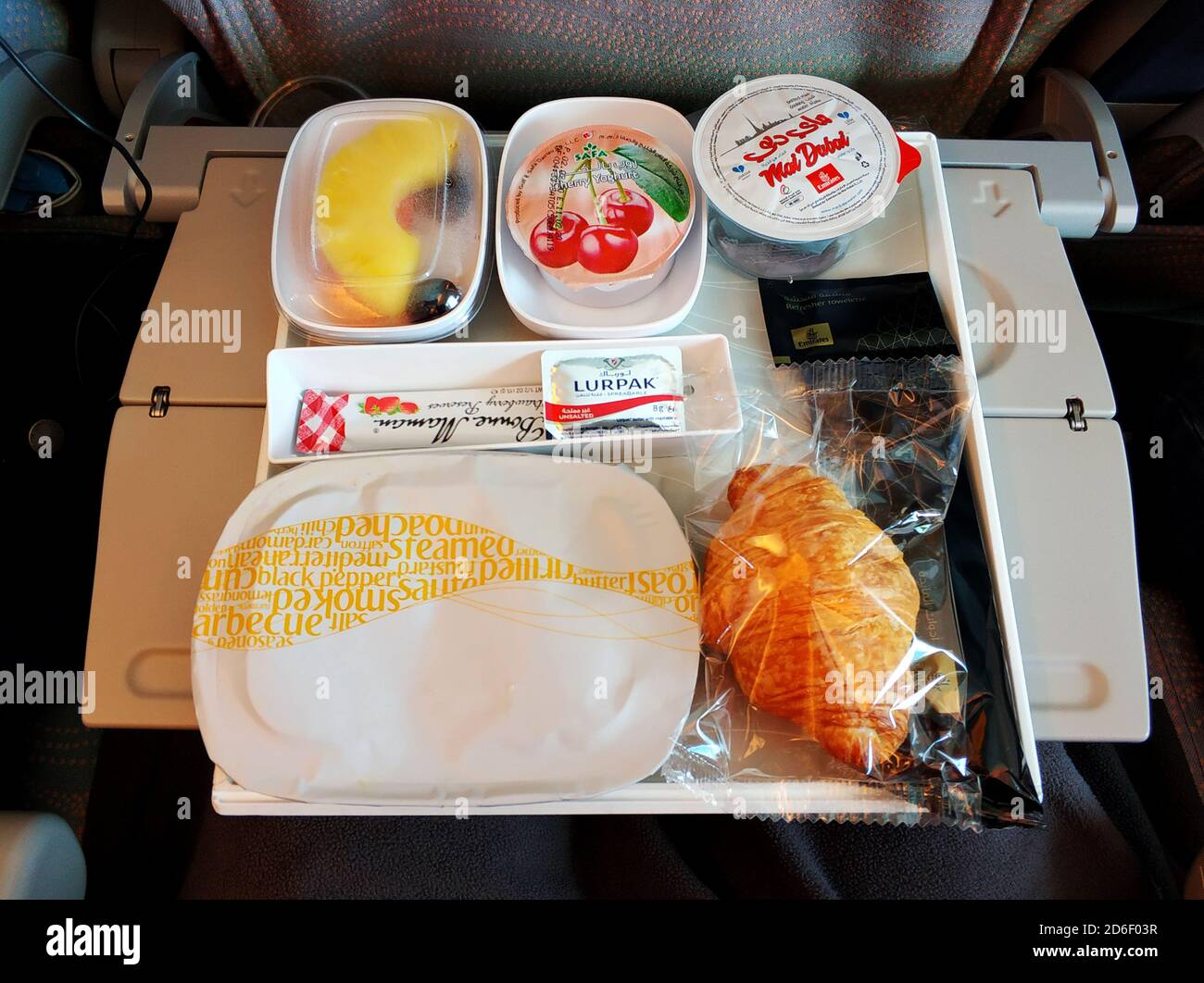 Emirates plane meal hires stock photography and images Alamy