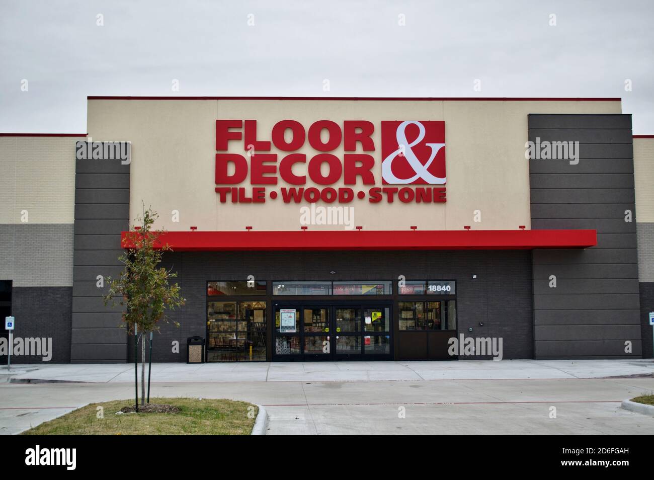 Humble, Texas/USA 11/28/2019: Floor & Decor store in Humble, TX. Flooring  specialist that sells related products. It was founded in 2000, Georgia  Stock Photo - Alamy