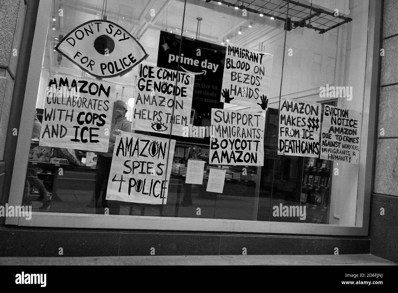 New York, New York, USA. 2nd Oct, 2020. Support immigrants boycott Amazon.  Collaborates with cops and ICE. Credit: John Marshall Mantel/ZUMA  Wire/Alamy Live News Stock Photo - Alamy