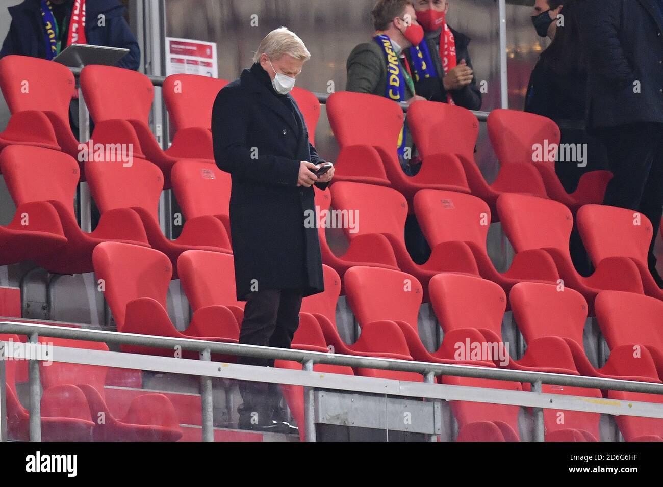 Oliver KAHN (designated management chairman FCB) with face mask, mask on  the tribune, looks at his smartphone. Soccer DFB Pokal 1st round, 1st FC  Dueren-FC Bayern Munich 0-3, on October 15, 2020