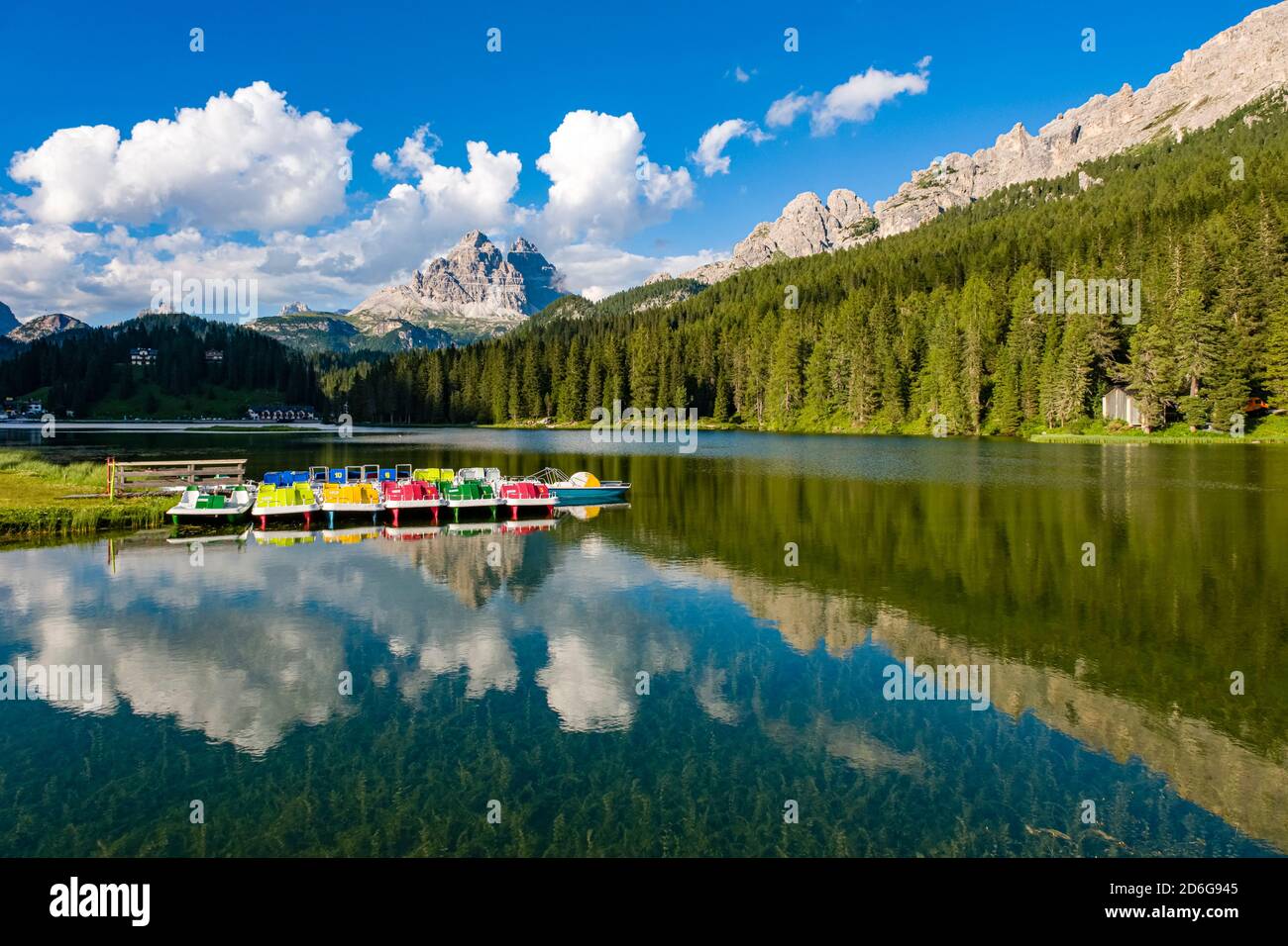 Lake Misurina, Lago di Misurina with pedal boats and the mountain group Tre Cime di Lavaredo mirroring in the water. Stock Photo