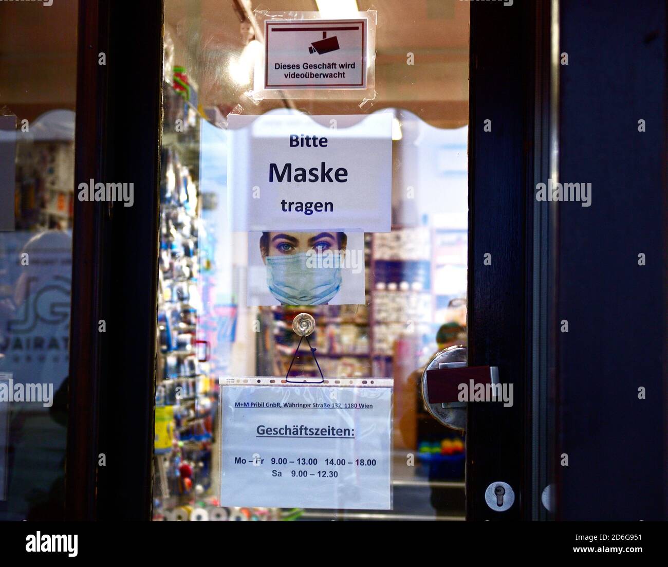 Please Wear Masks High Resolution Stock Photography and Images Alamy