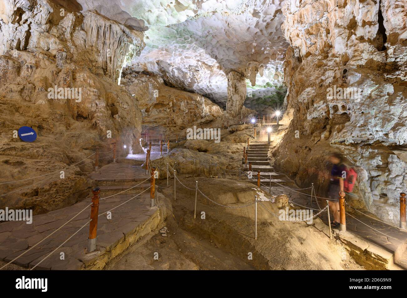 Sung Sot Cave is one of the biggest, most beautiful caves in Halong Bay and a highlight on every Vietnam itineraries. Sung Sot Cave is located on Bo H Stock Photo