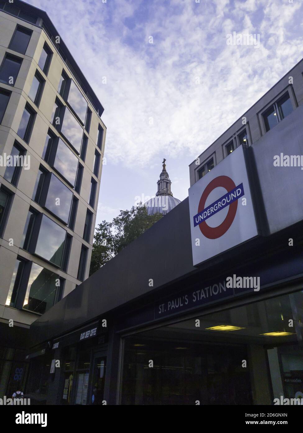 LOND, UNITED KINGDOM - Sep 19, 2020: view of tube in st cathedral station Stock Photo