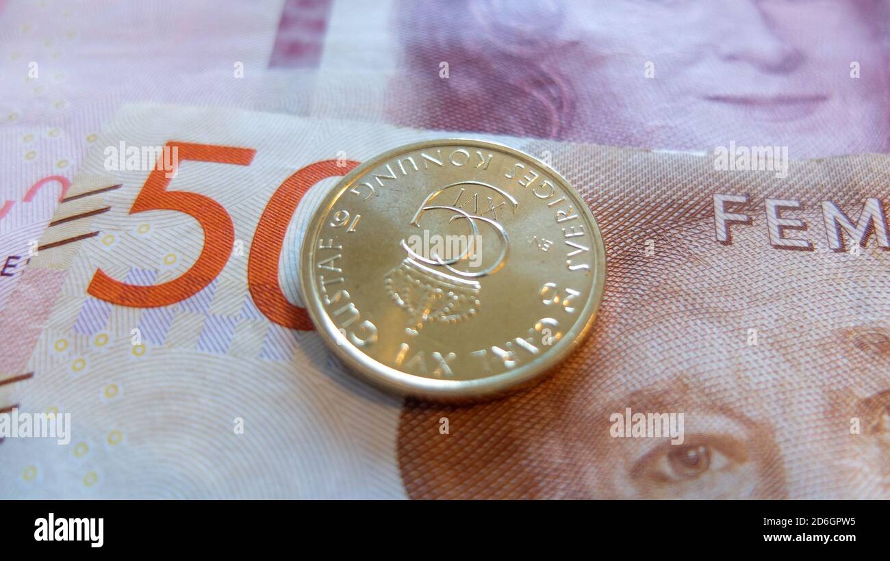 100 swedish krona banknotes hi-res stock photography and images - Alamy