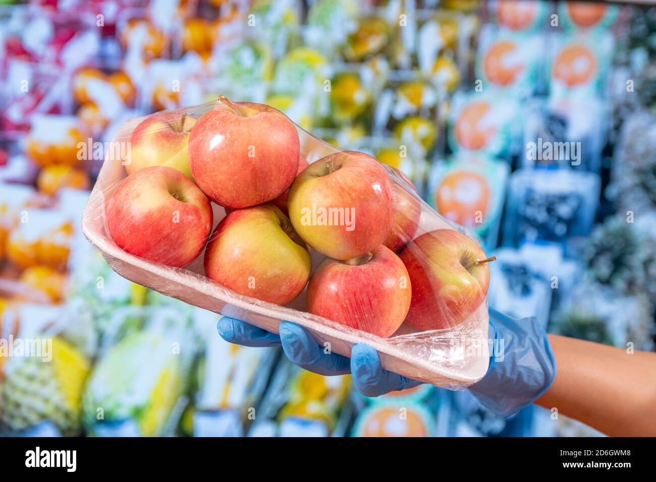 Apples in plastic bag hi-res stock photography and images - Alamy