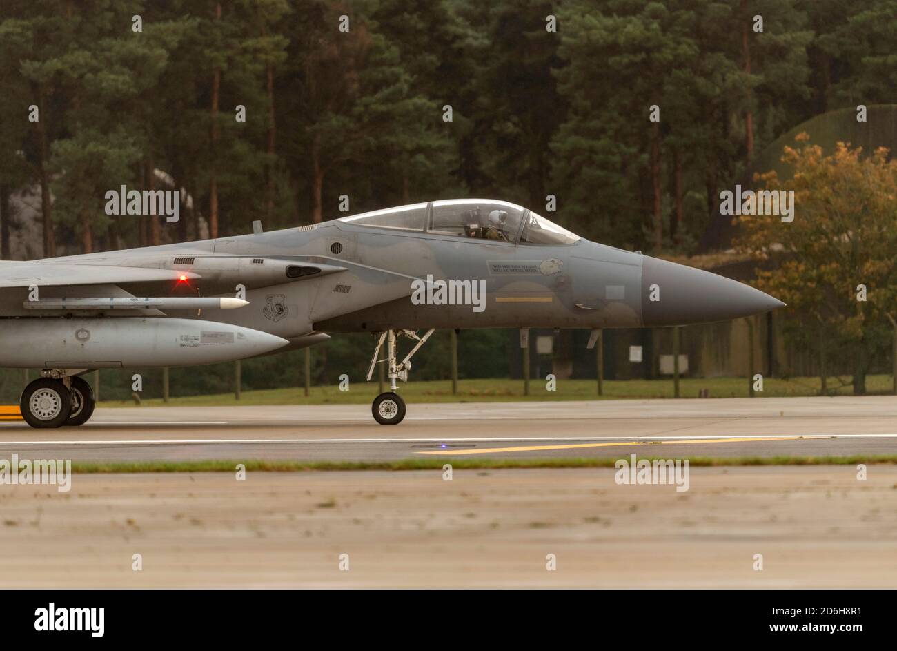 F-15C Eagle aircraft manouvre into position before flight at RAF Lakenheath Stock Photo