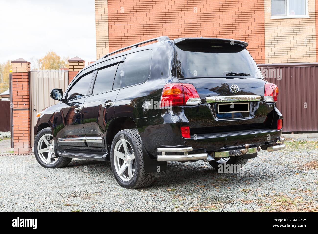 Novosibirsk, Russia - 09.26.2020: Rear view of Toyota Land Cruiser 200 in  black color after cleaning before sale in a sunny day on parking. Japan SUV  Stock Photo - Alamy