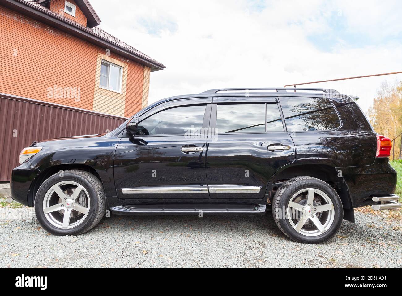 Toyota land cruiser side view hires stock photography and images Alamy