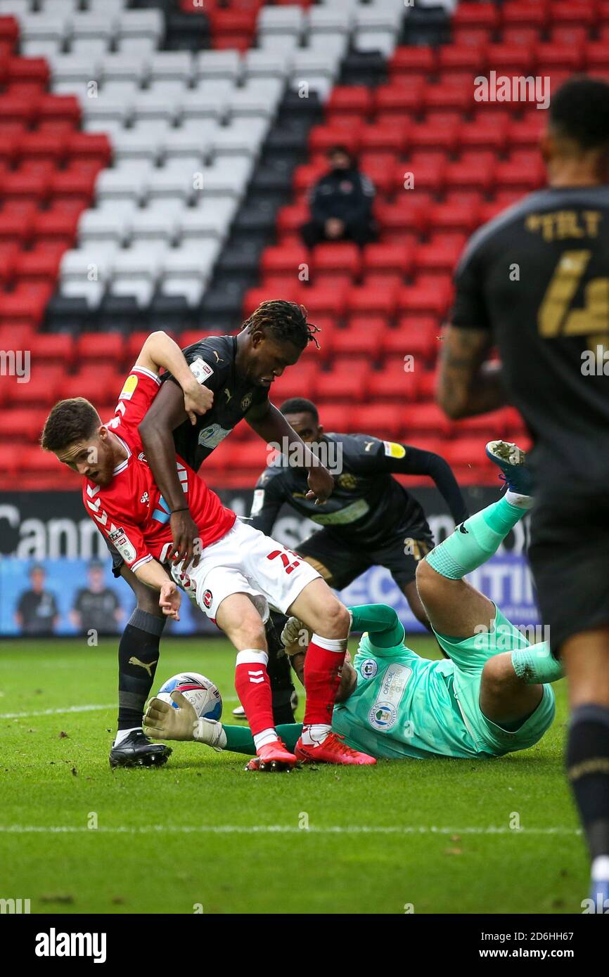 London, UK. 17th October, 2020. Paul Smyth of Charlton Athletic tries to get to the ball ahead of Jamie Jones of Wigan Athletic during the Sky Bet League 1 match between Charlton Athletic and Wigan Athletic at The Valley, London on Saturday 17th October 2020. (Credit: Tom West | MI News) Credit: MI News & Sport /Alamy Live News Stock Photo