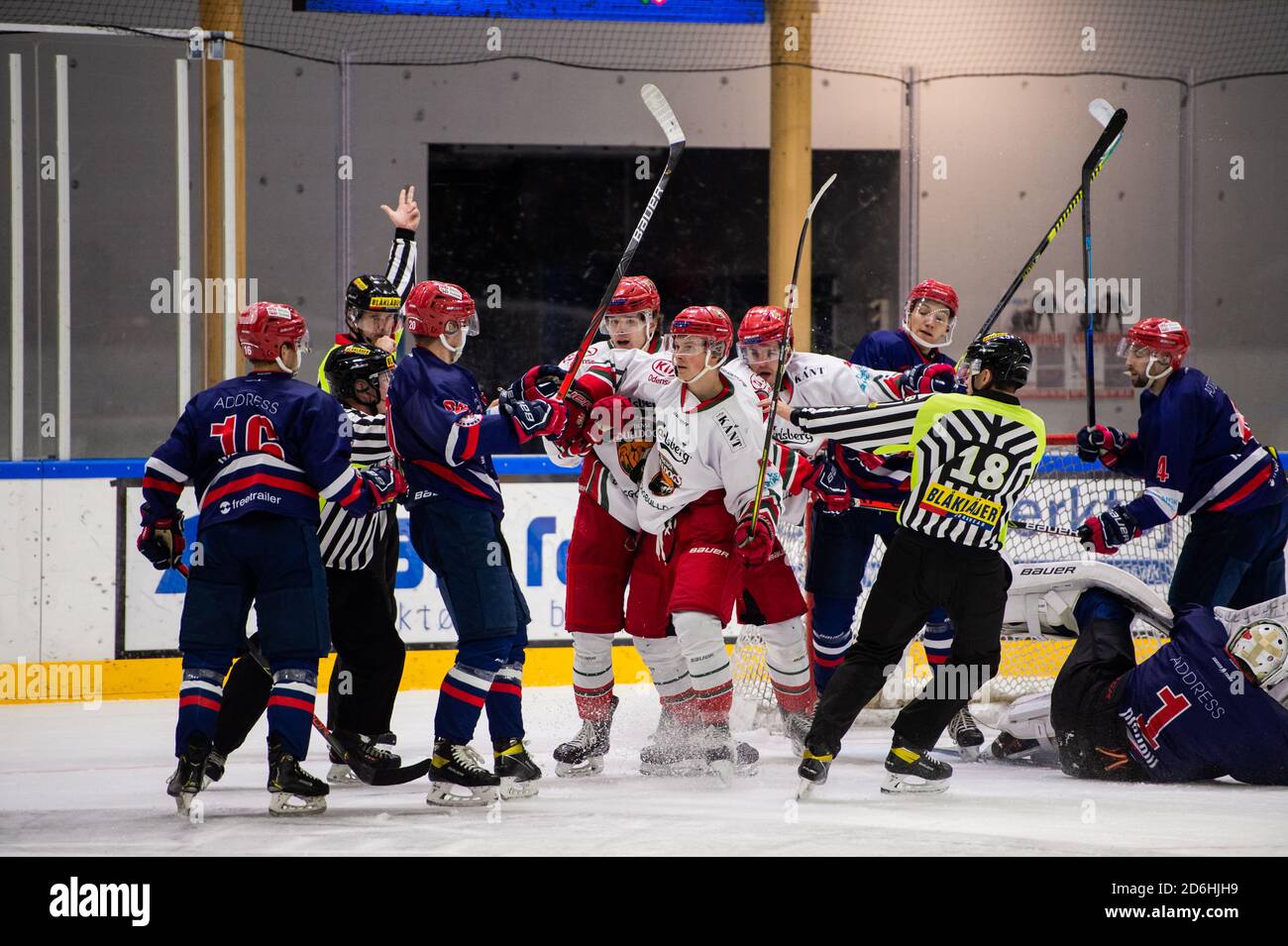 Horsholm, Denmark. 16th Oct, Infight the players of the two teams during in the Metalligaen ice hockey match between Rungsted Seier Capital and Odense Bulldogs at Bitcoin Arena in Horsmolm. (