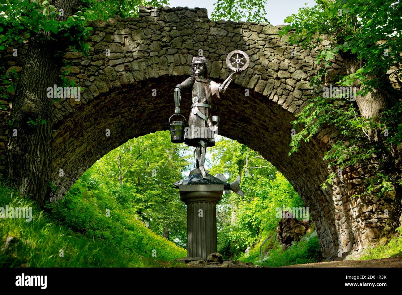 Sachsengott Krodo. Die Erinnerung an diese sagenhafte Gottheit KRODO ist in Bad Harzburg bis Heute wach geblieben. Krodo-Statue des Kunsthandwerkers V Stock Photo