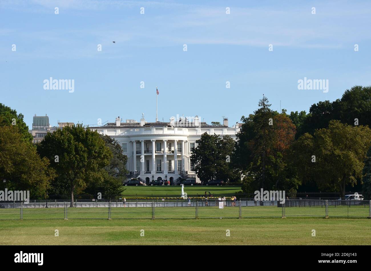 Washington dc white house blue sky hi-res stock photography and images ...