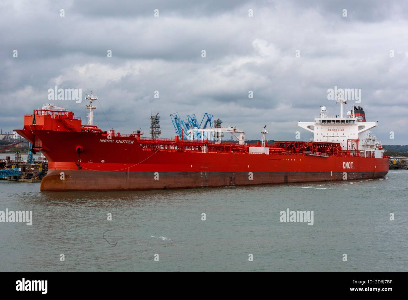 a very large norwegian supertanker alongside at the fawley oil refinery in southampton water , uk. knot tankers. Stock Photo