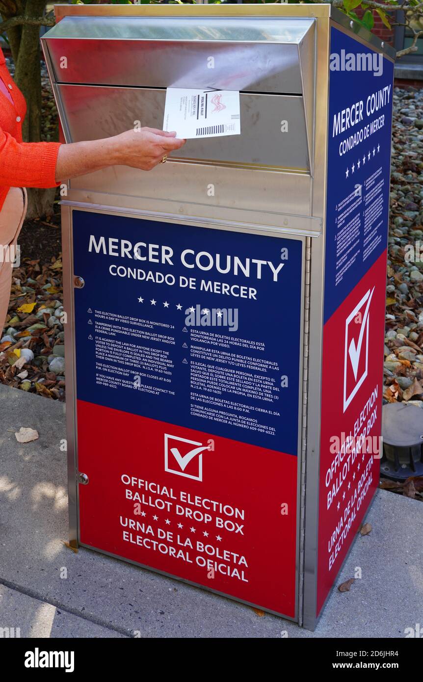 Drop off box hires stock photography and images Alamy