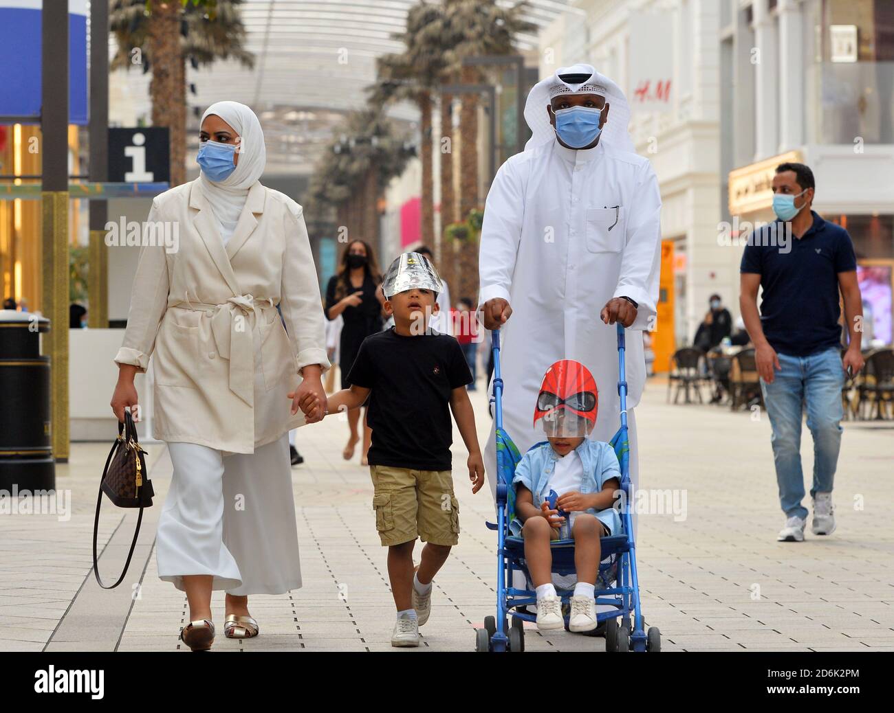 Kuwait City, Kuwait. 17th Oct, 2020. People wearing face masks walk at a shopping mall in Farwaniya Governorate, Kuwait, Oct. 17, 2020. Kuwait reported 739 new COVID-19 cases and four more deaths, raising the tally of infections to 115,483 and the death toll to 694 in the country, the Health Ministry said in a statement. Credit: Asad /Xinhua/Alamy Live News Stock Photo