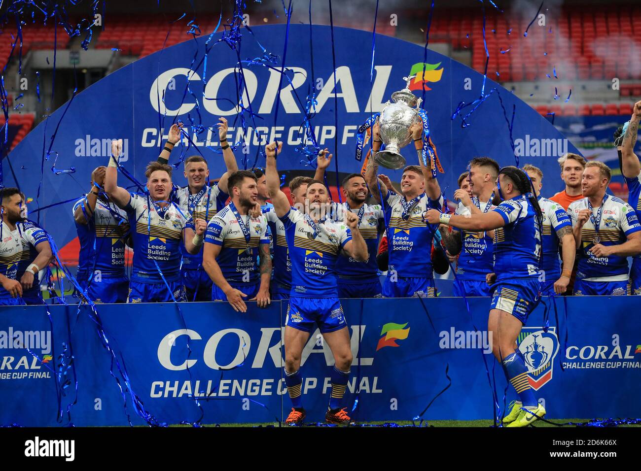 Leeds lift the trophy Stock Photo Alamy
