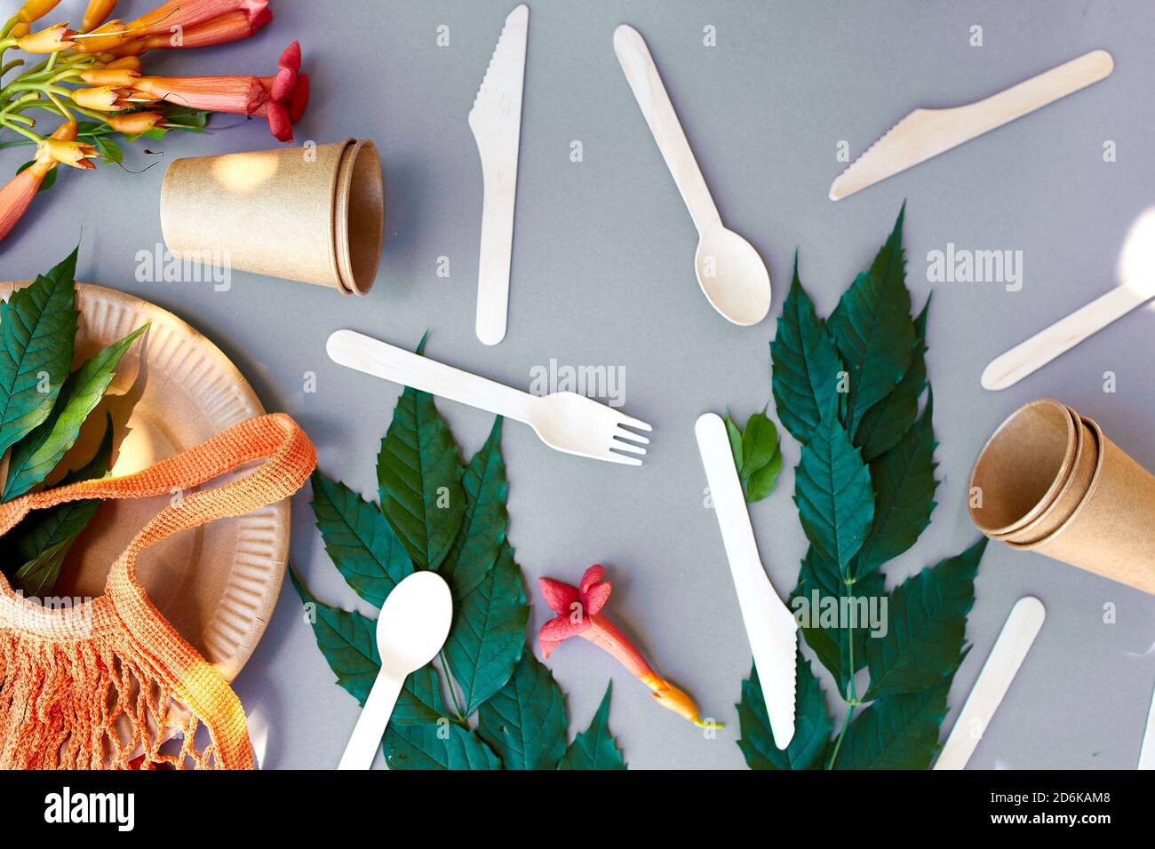 Flat lay of eco craft paper and wooden tableware, Zero waste Stock ...