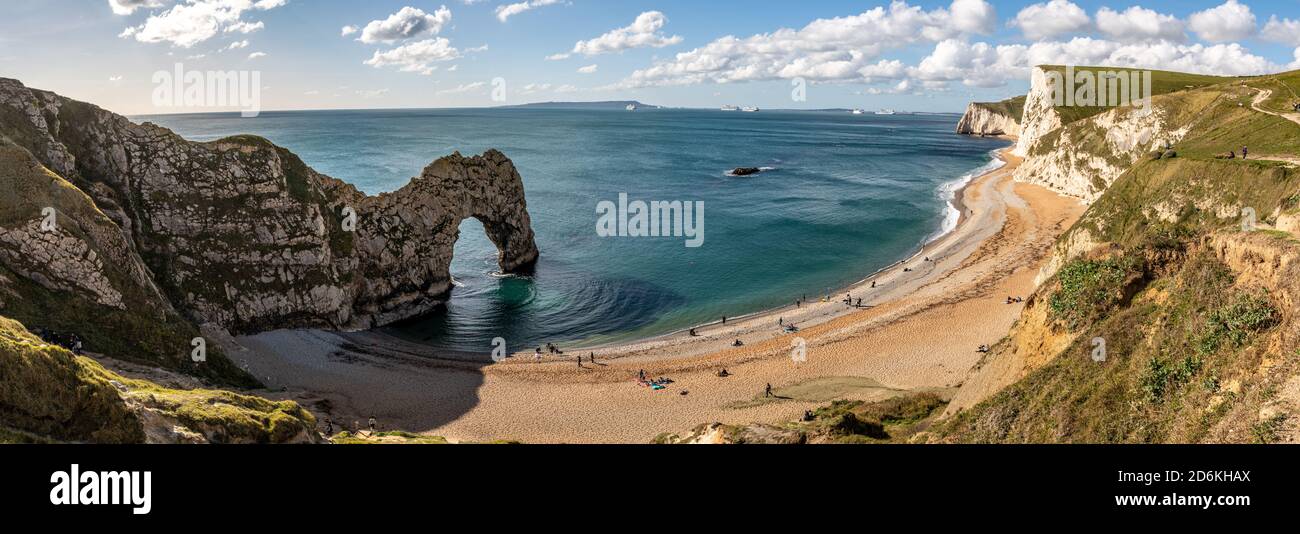 durdle-door-and-beach-panorama-dorset-england-stock-photo-alamy
