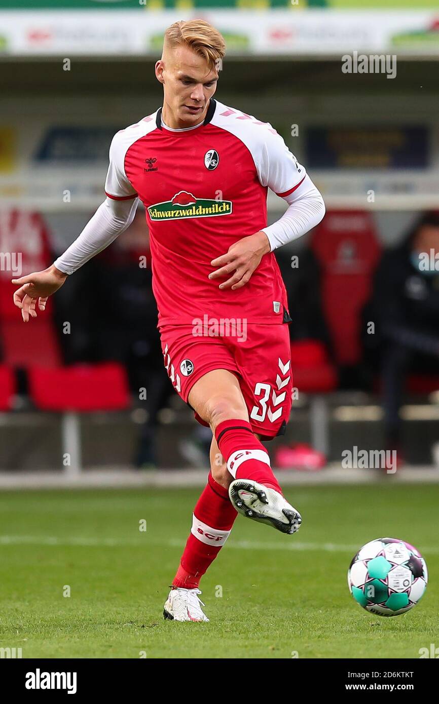 Freiburg Im Breisgau, Germany. 17th Oct, 2020. Football: Bundesliga, SC  Freiburg - Werder Bremen, 4th matchday, Black Forest Stadium. Freiburg's  Philipp Lienhart in action. Credit: Tom Weller/dpa - IMPORTANT NOTE: In  accordance