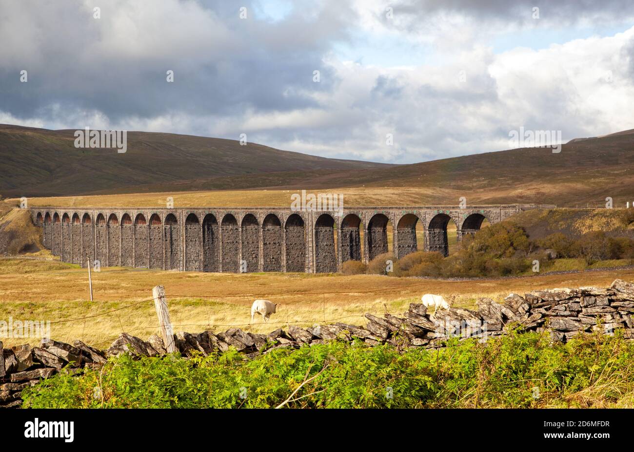 the-ribblehead-viaduct-carrying-the-settle-to-carlisle-railway-over