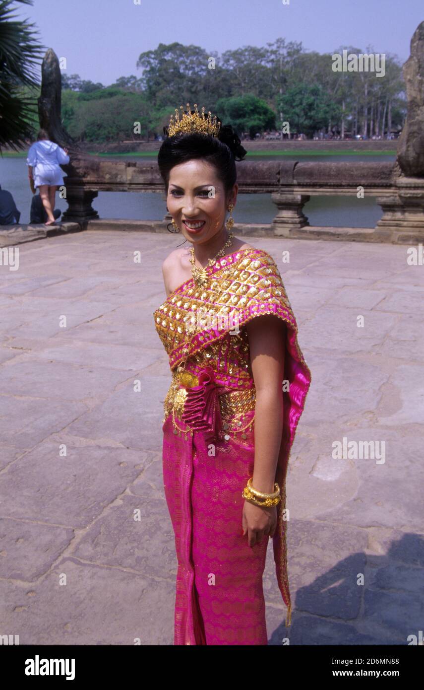 A Cambodian bride in traditional dress poses for a pre-wedding photo at  Angkor Wat, Cambodia Stock Photo - Alamy
