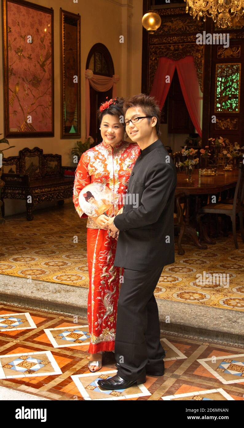 Pre-wedding pose of a young Chinese-Malaysian couple in a Chinese heritage  mansion in George Town, Penang, Malaysia Stock Photo - Alamy, image size:794x1390