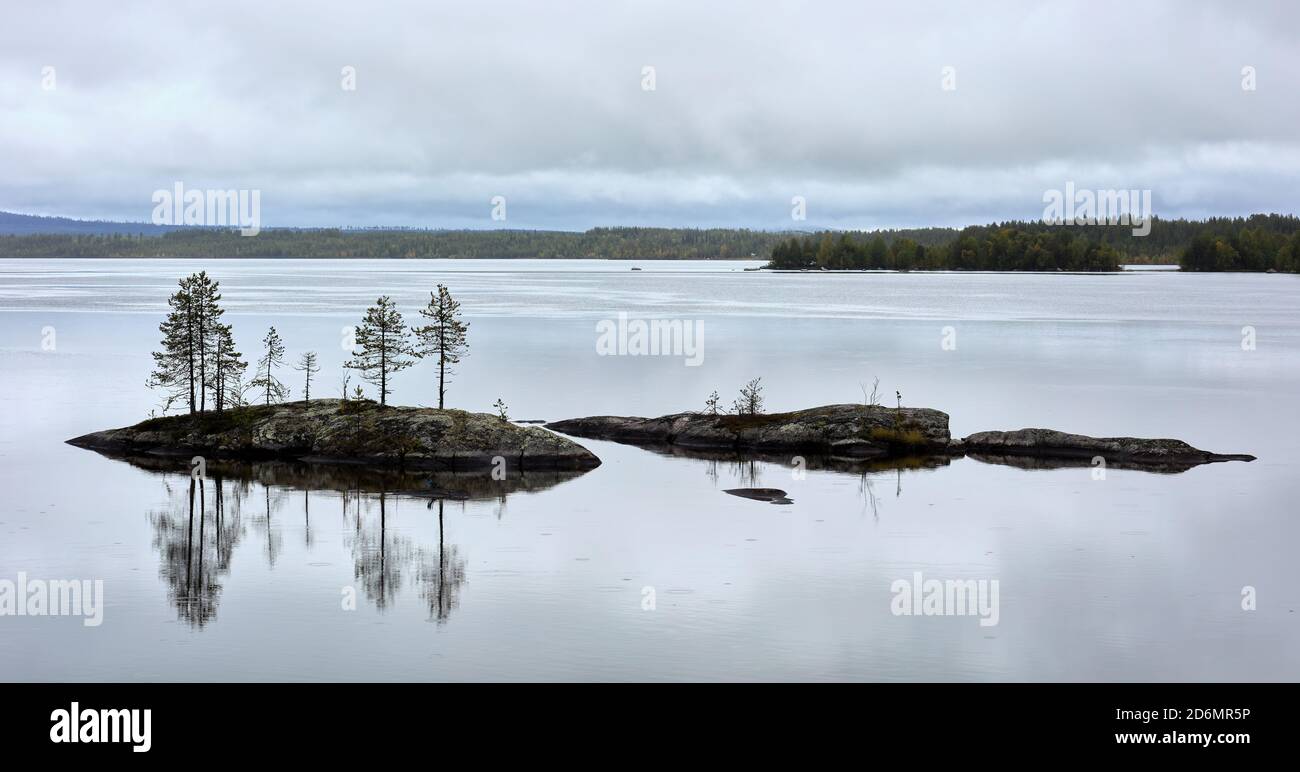 Three small islands on Vaikijaure, a lake near Akkats, Jokkmokk municipality in Northern Sweden Stock Photo
