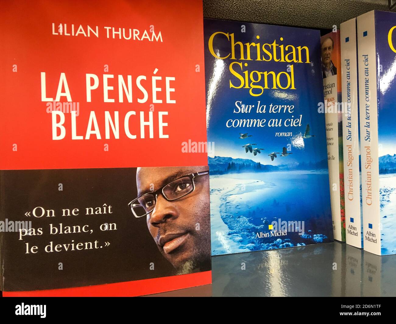 Black And White Book Shelf High Resolution Stock Photography And Images Alamy