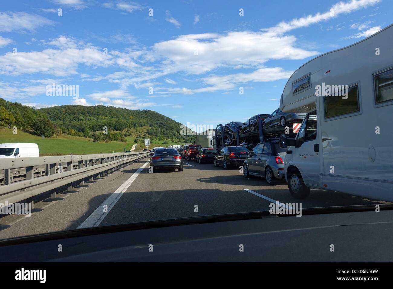 Stau durch Blockabfertigung auf der Autobahn A7 vor dem Grenztunnel Füssen - Reutte, Füssen, Bayern, Deutschland Stock Photo