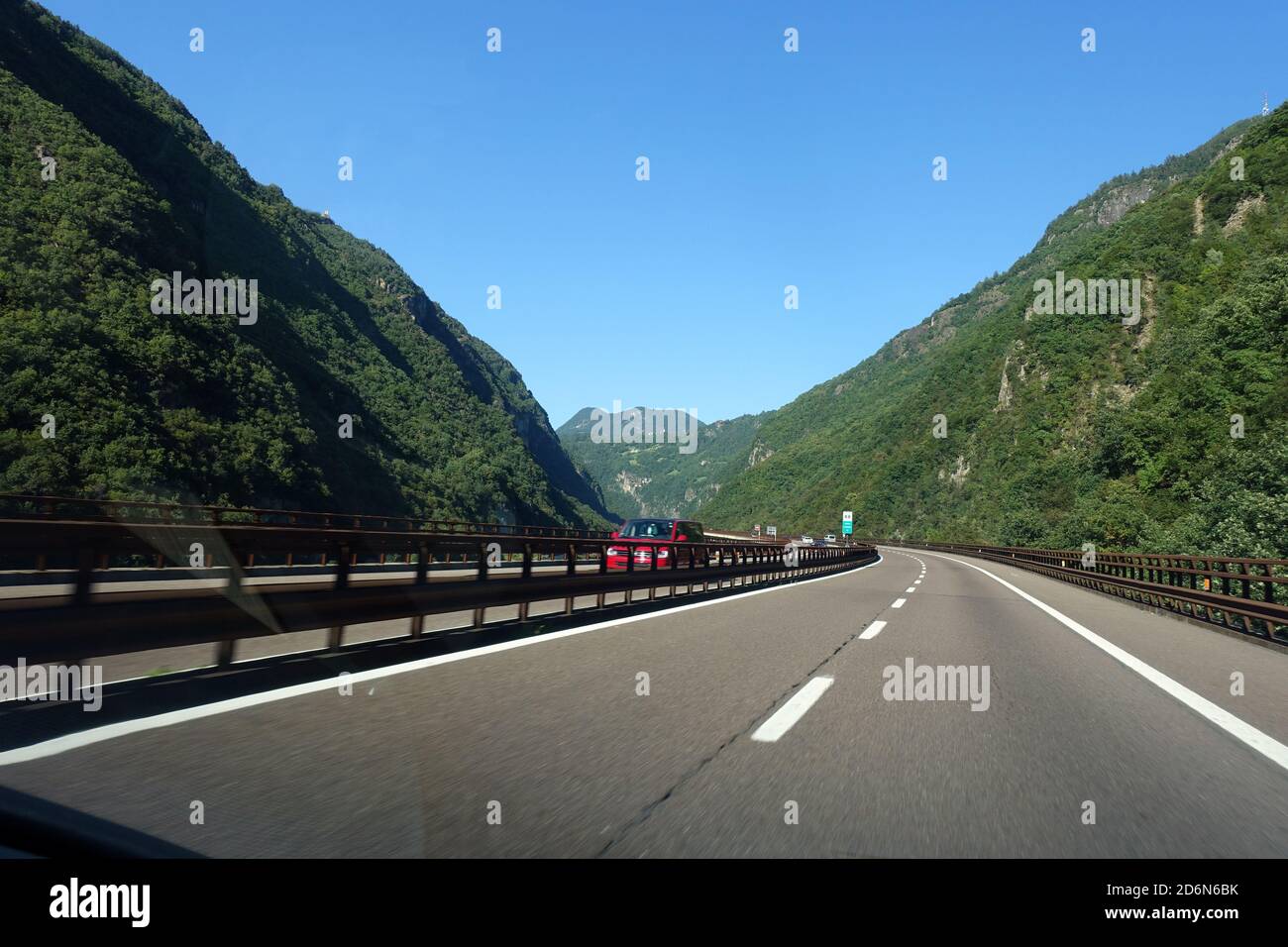 wenig Verkehr auf der italienischen Brennerautobahn in nördlicher Fahrtrichtung, Südtirol, Italien Stock Photo