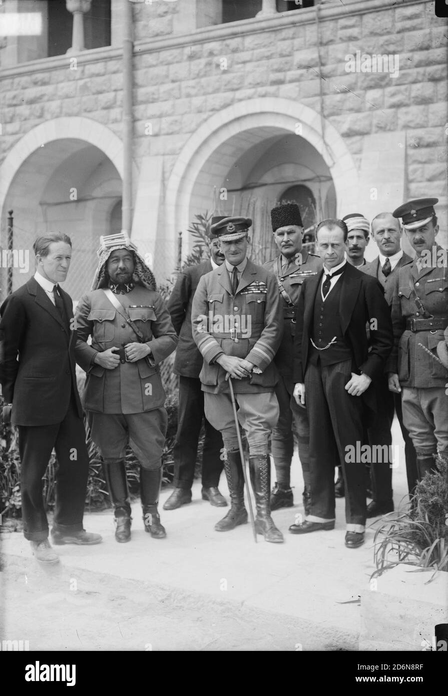 TE Lawrence, Emir Abdullah, Air Marshal Sir Geoffrey Salmond, Sir Wyndham Deedes, and others in Jerusalem Stock Photo