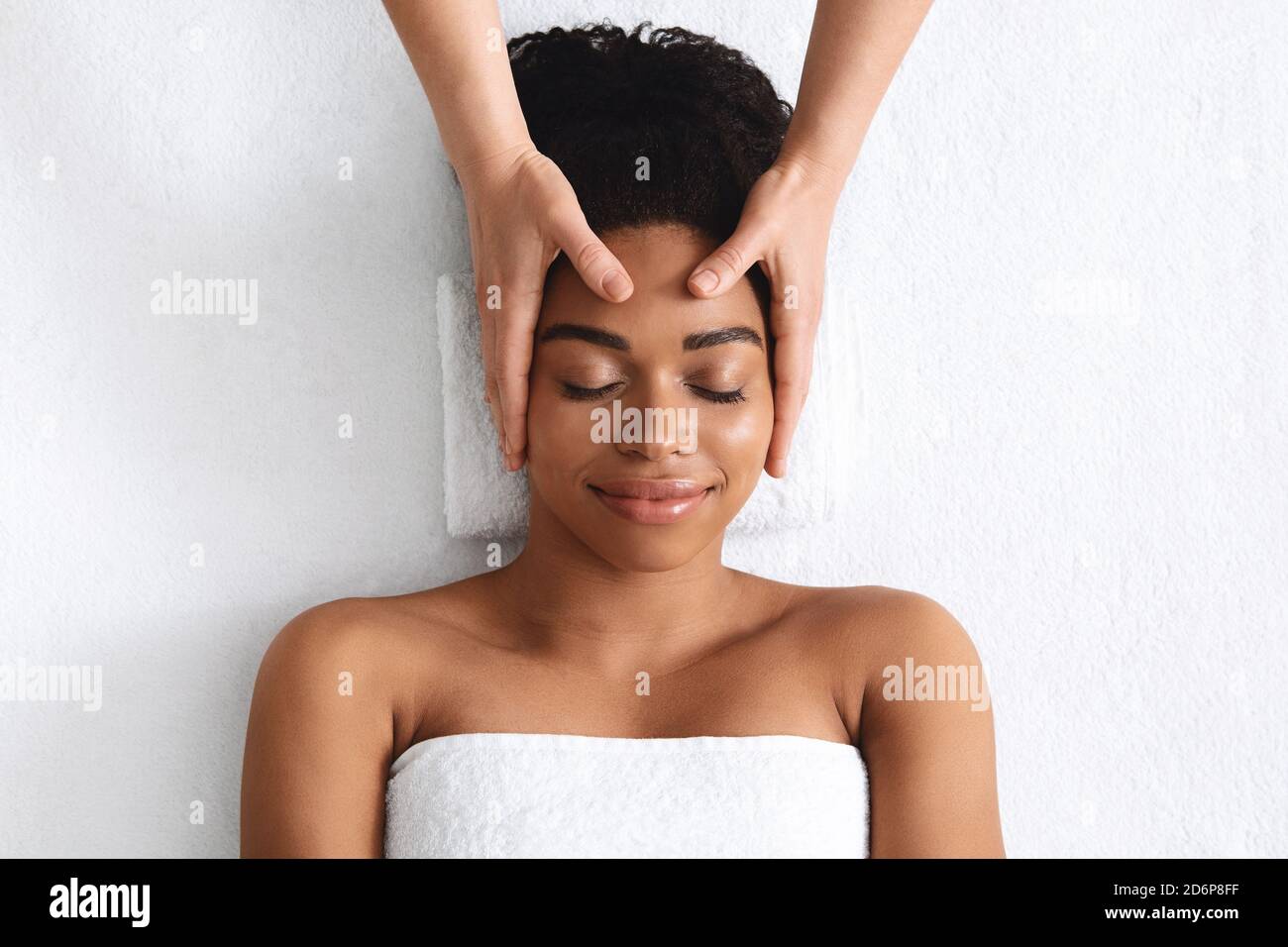 Getting Top Head Top view relaxed black hi-res stock photography and images - Alamy