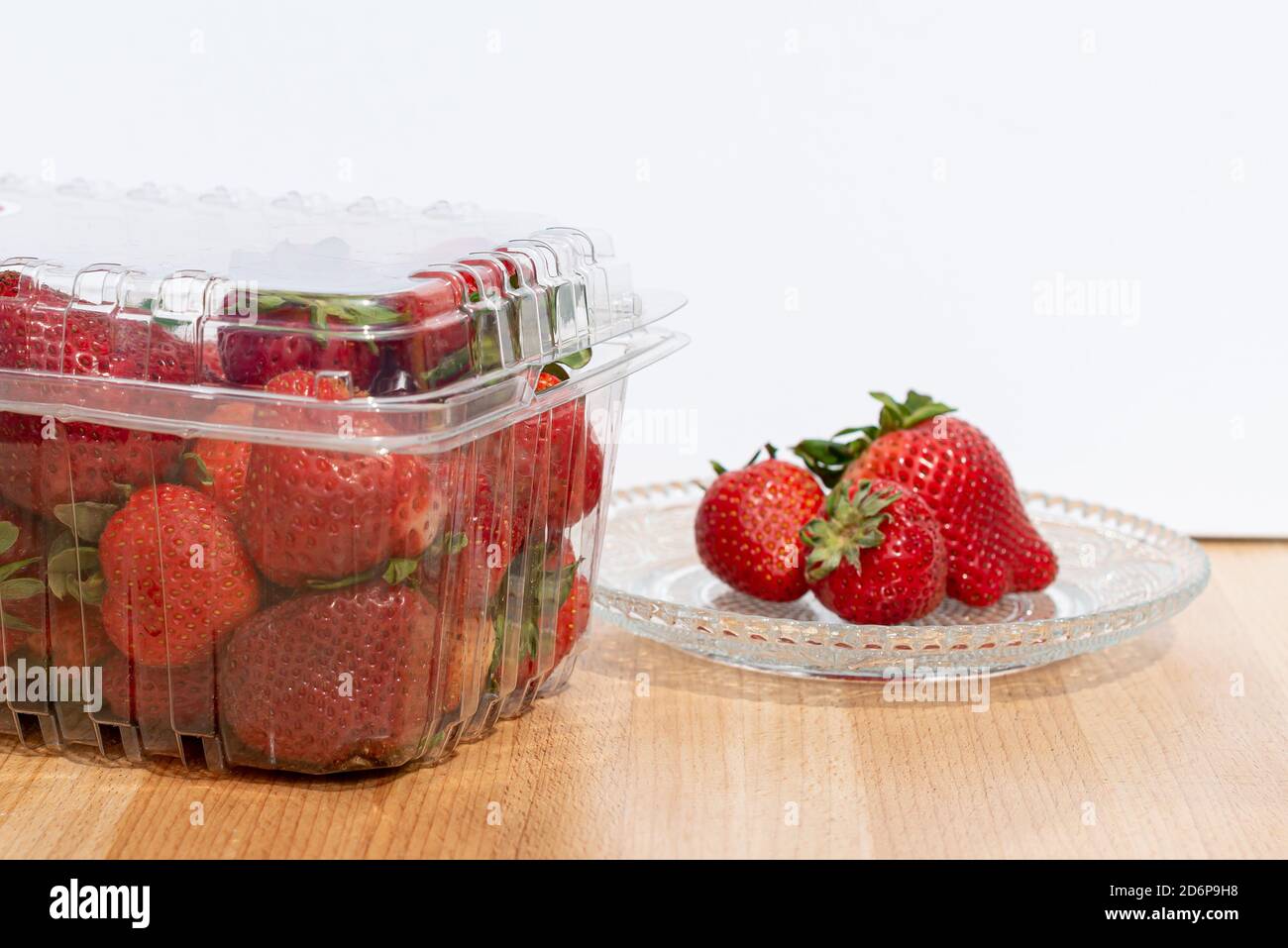 Pack of strawberries hires stock photography and images Alamy