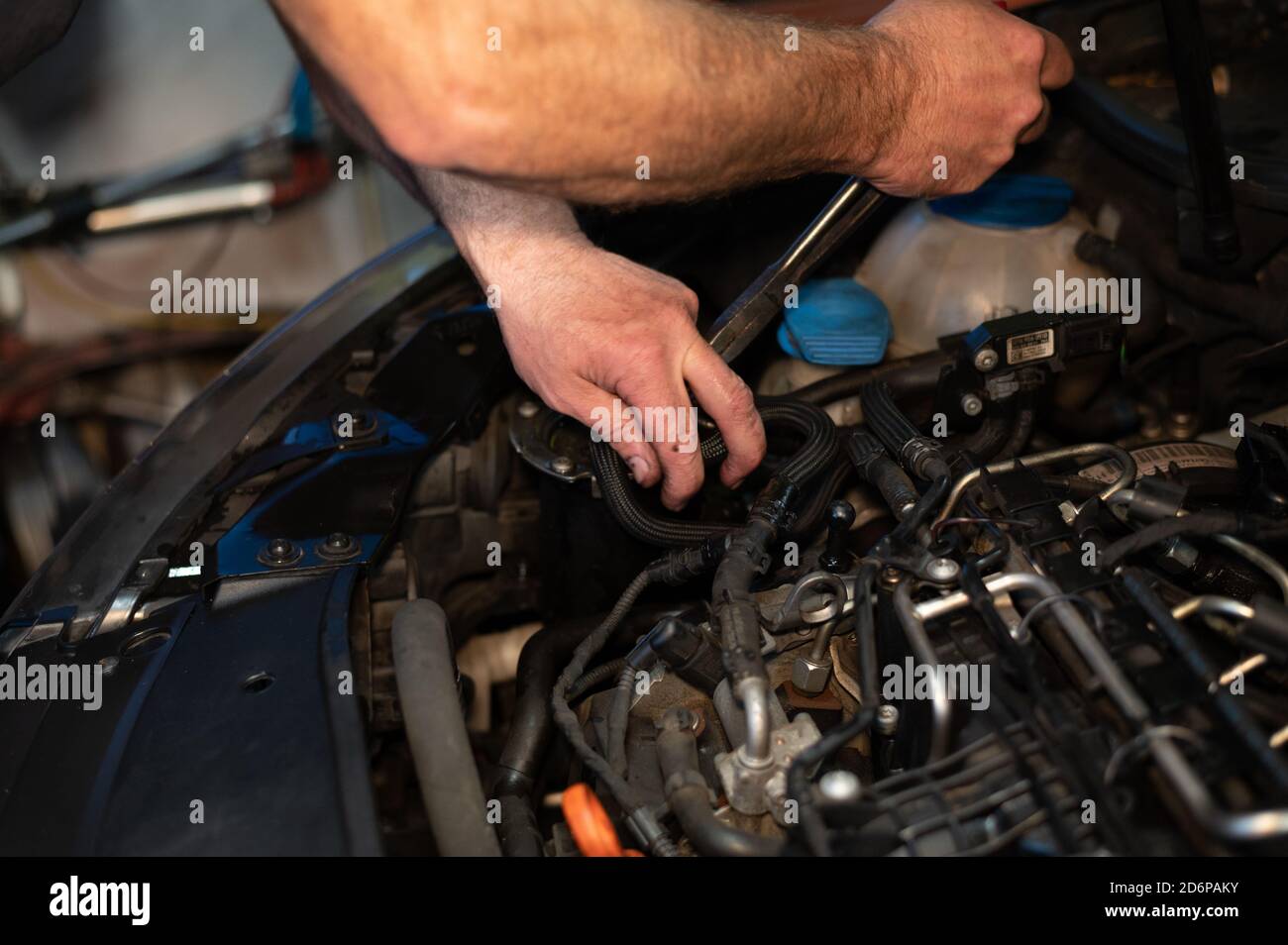 Oil leak hires stock photography and images Alamy