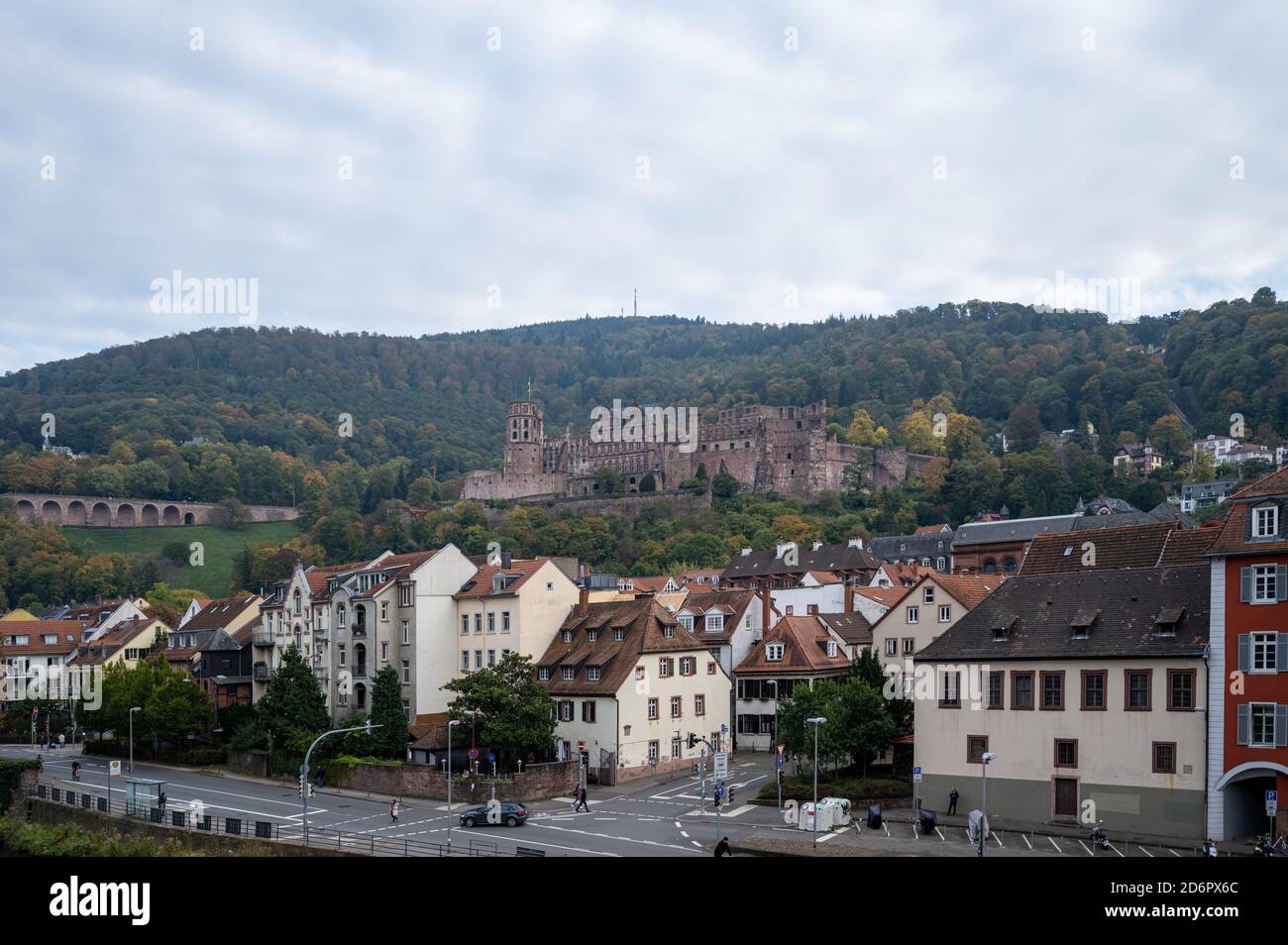 Reisen, Deutschland, Badenwürtemberg, Heidelberg, Alte Brücke, October 18. Das Schloss in Heidelberg im Herbst. Von der Alten Brücke aus gesehen, die Stock Photo
