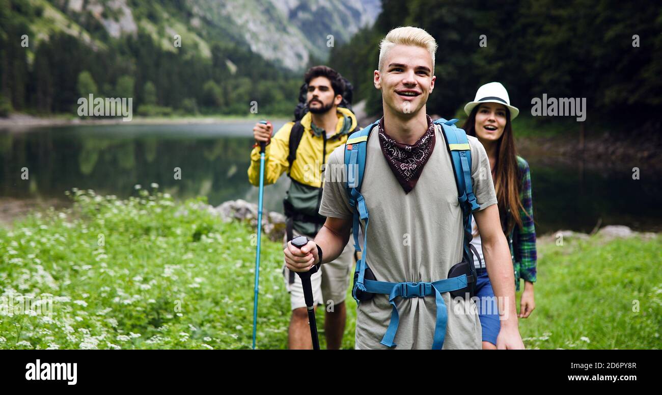 Group friends in landscape hi-res stock photography and images - Alamy