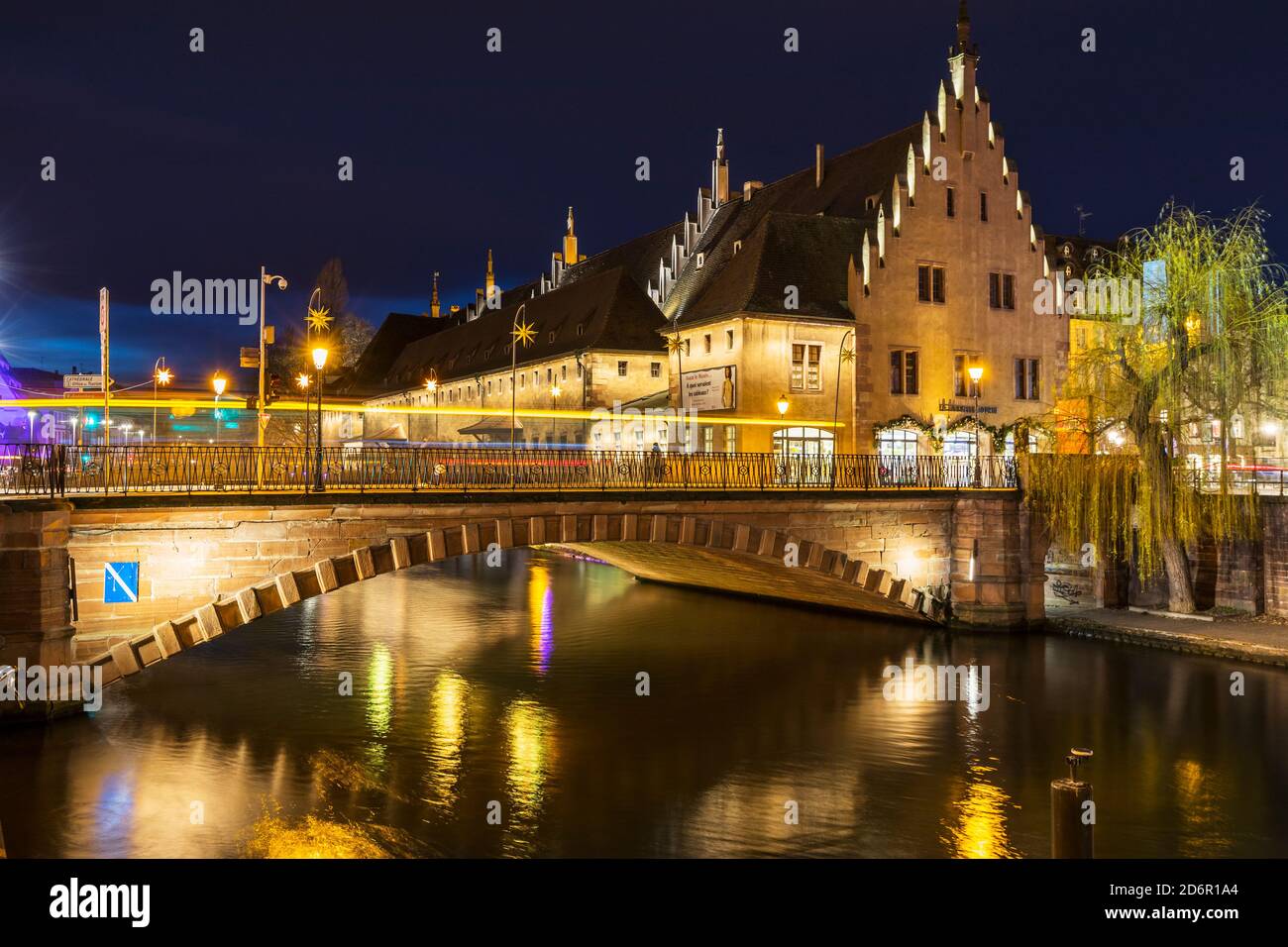 Stzrasbourg bridge, Brücke Rue du Vieux at night Stock Photo