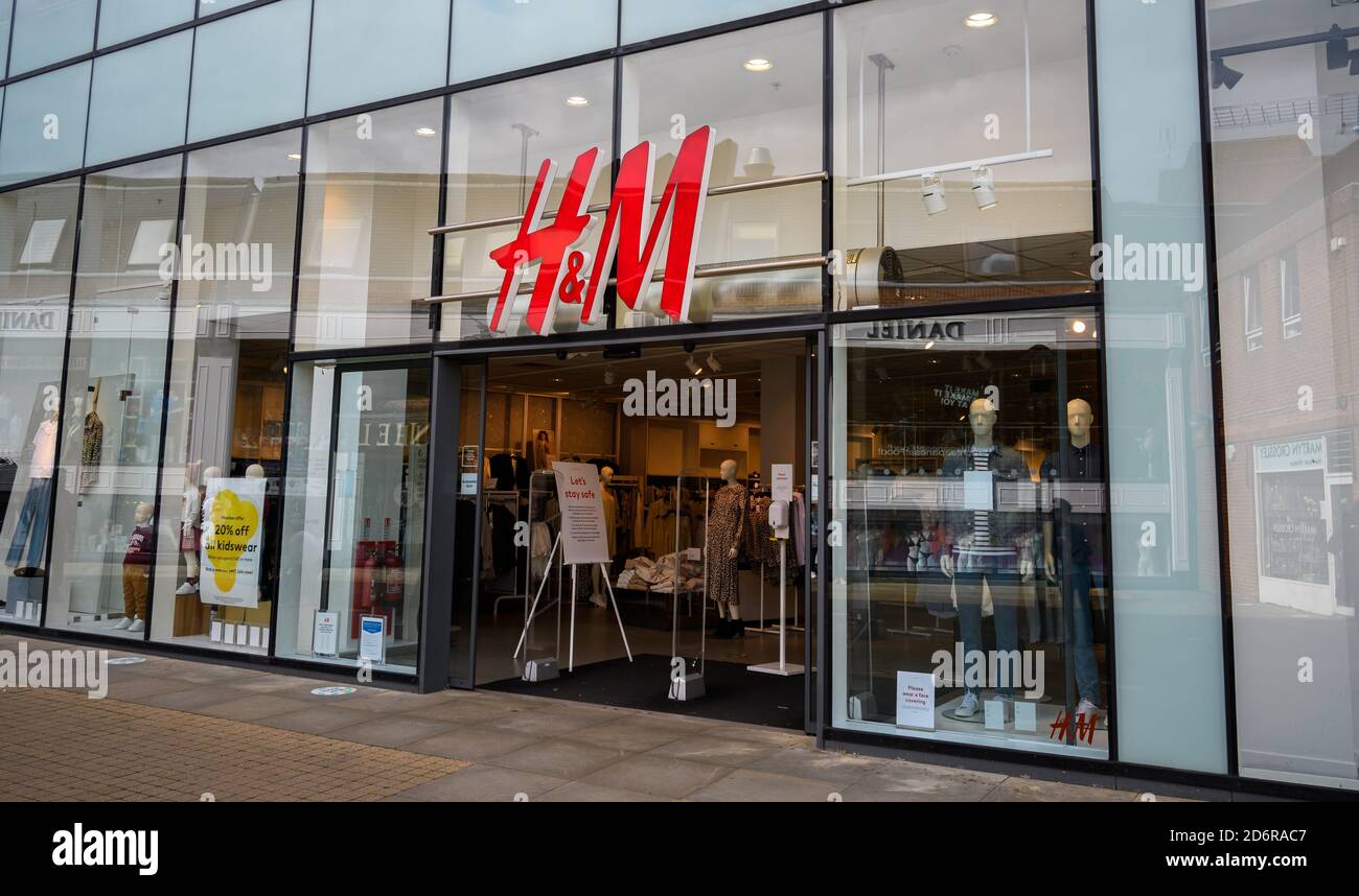 H&m logo shop hi-res stock photography and images - Page 7 - Alamy