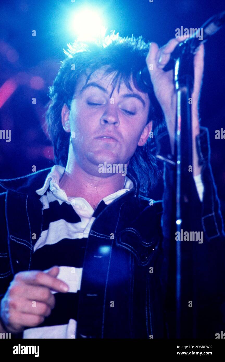 Paul Young & The Royal Family live at Wembley Arena. London, 12.12.1984