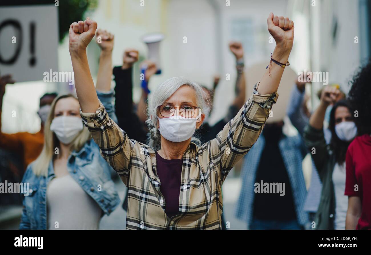 Group of women covid masks hi-res stock photography and images - Alamy