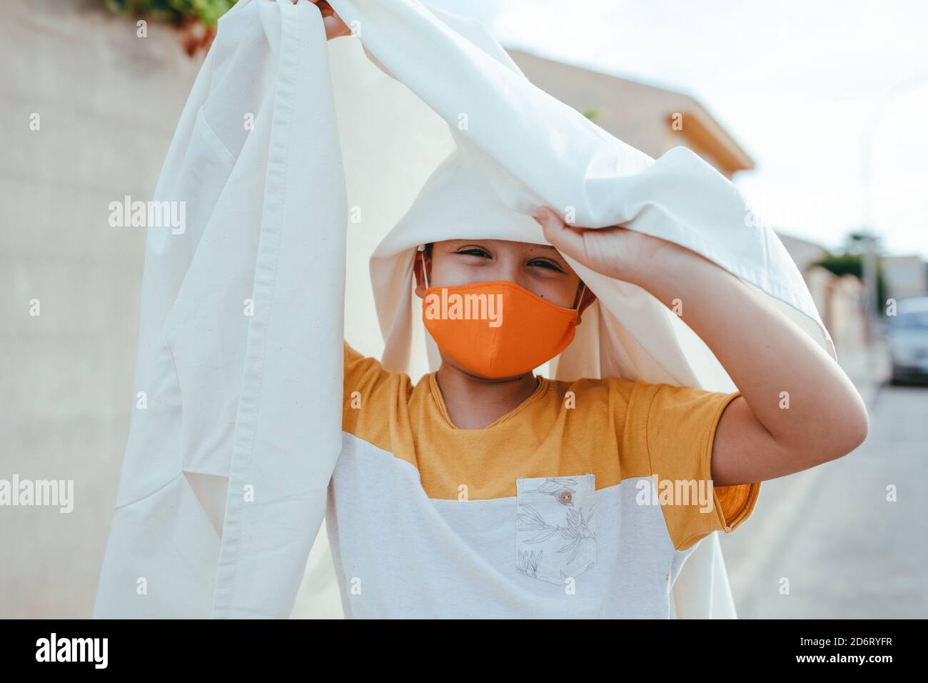 Child ghost costume hi-res stock photography and images - Alamy